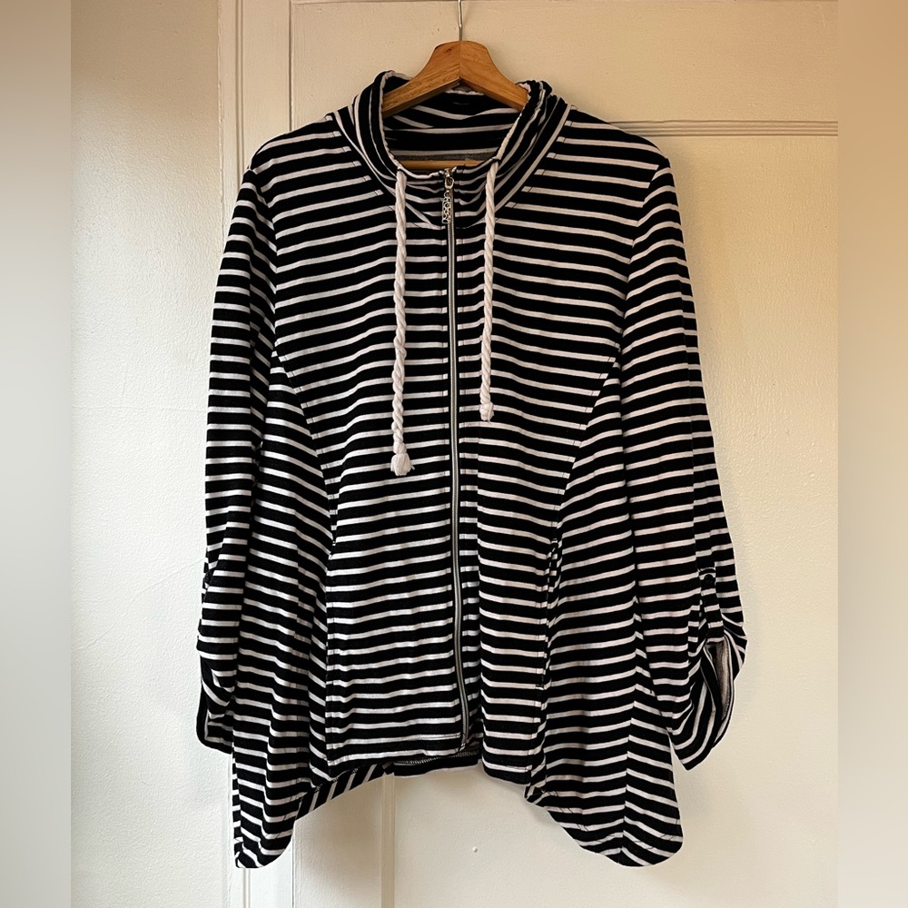 Women’s Black and White Striped Zip-Up